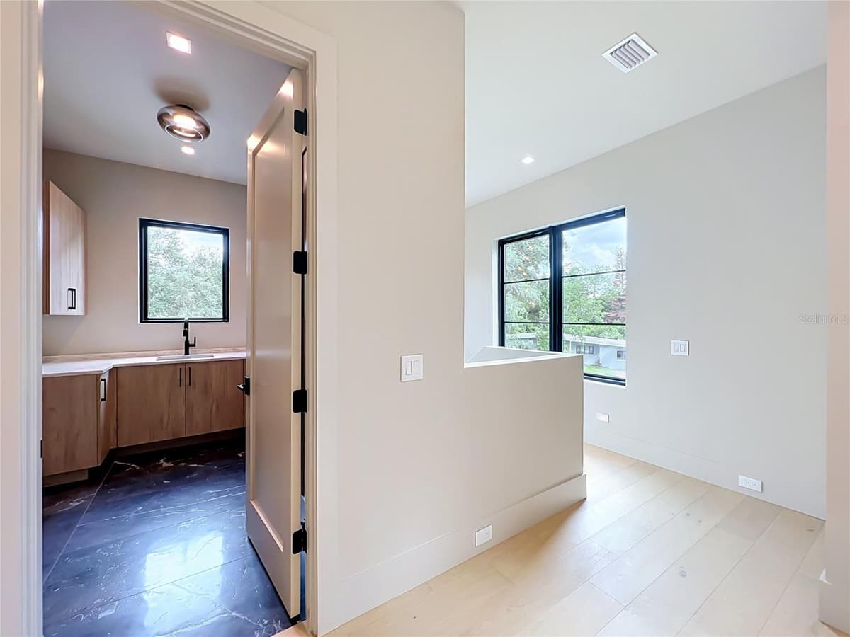 2905 PARKLAND DRIVE — photo 84 of 98