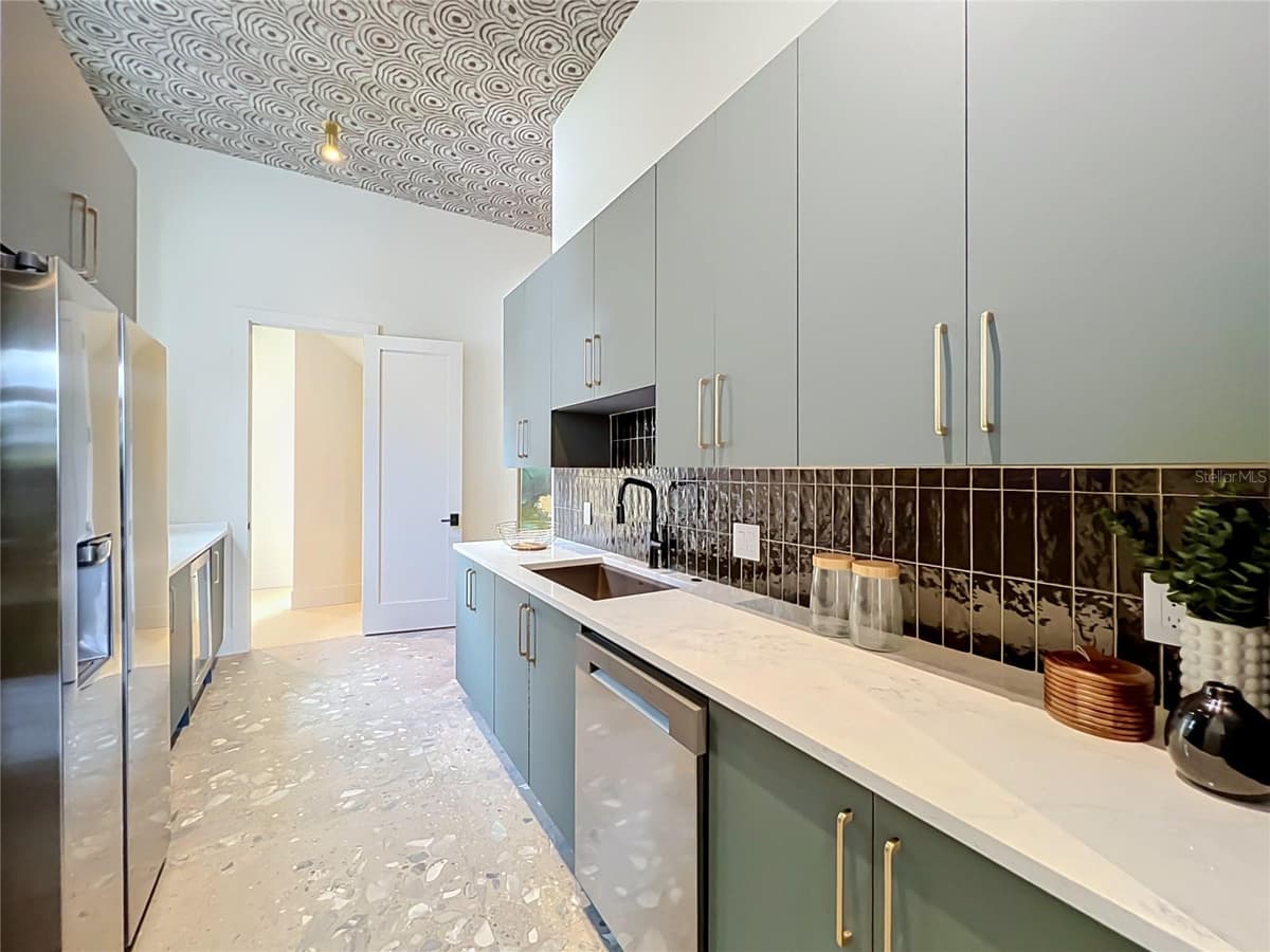 2905 PARKLAND DRIVE — photo 34 of 98