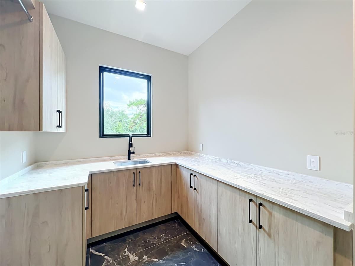 2905 PARKLAND DRIVE — photo 87 of 98