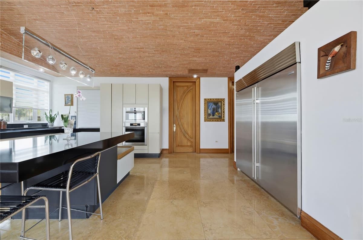 187 GORRION STREET — photo 8 of 33