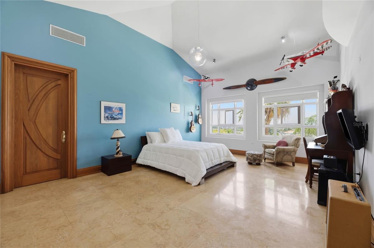187 GORRION STREET — photo 15 of 33