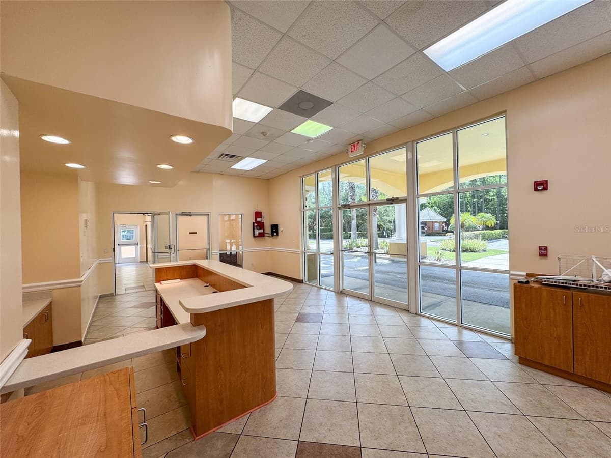 690 LAKE FOREST BOULEVARD — photo 4 of 17