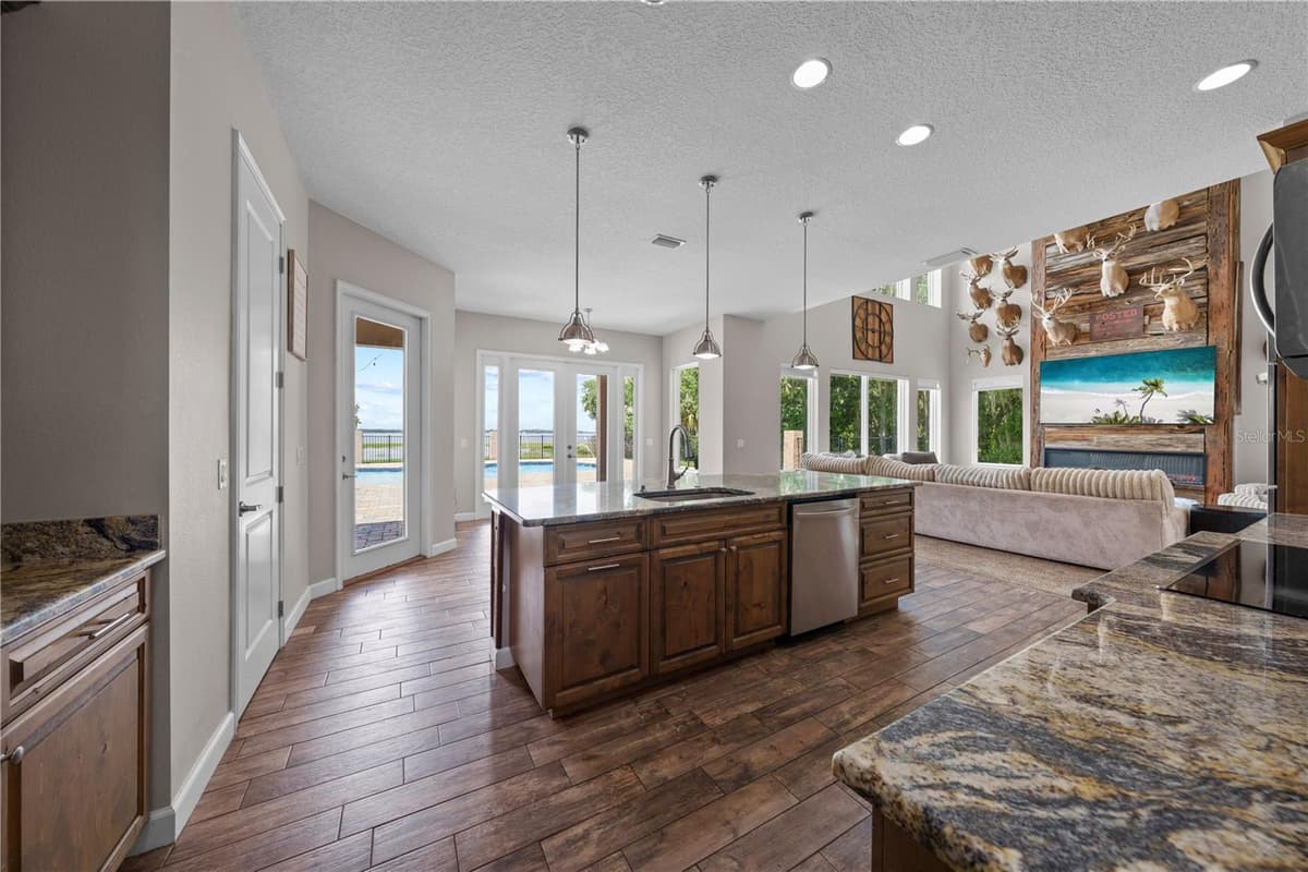 4664 HICKORY TREE LN — photo 25 of 91