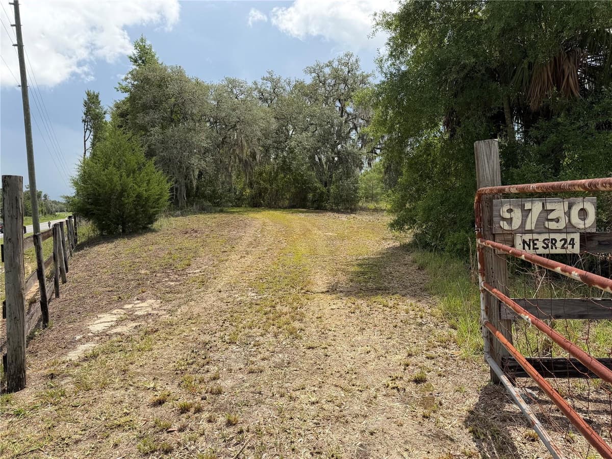 9730 STATE ROAD 24 — photo 10 of 46