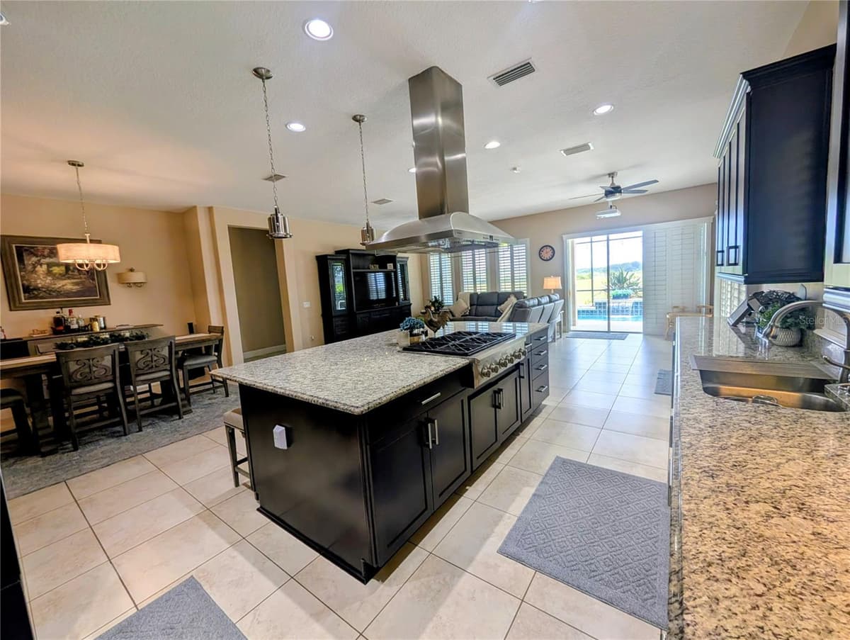 290 SILVER MAPLE ROAD — photo 10 of 61