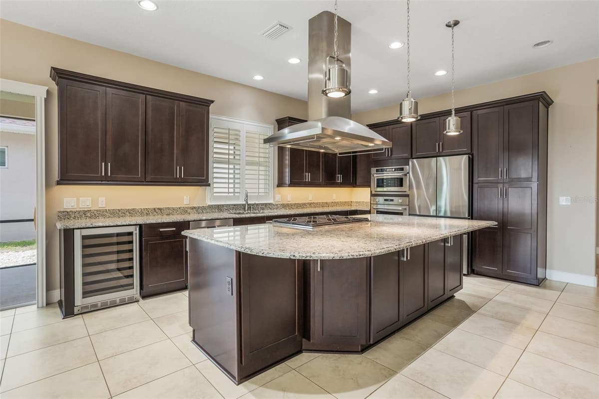 290 SILVER MAPLE ROAD — photo 9 of 61