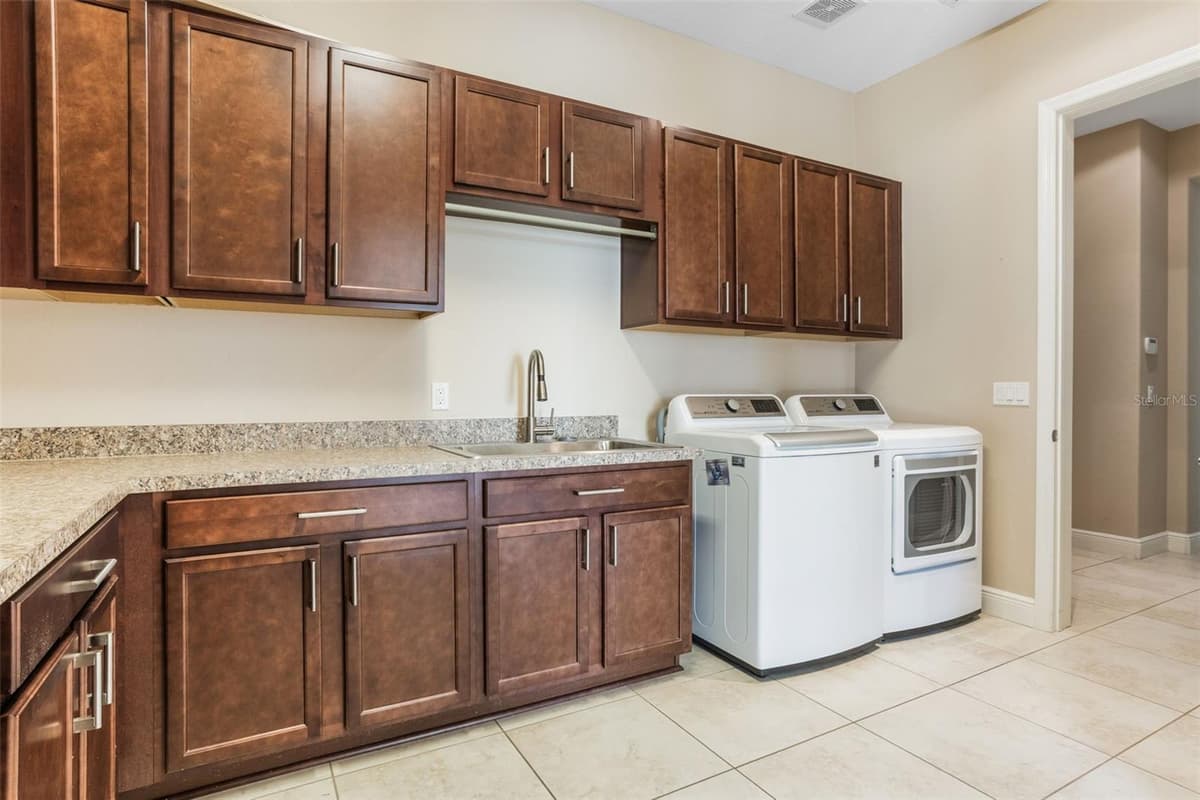 290 SILVER MAPLE ROAD — photo 33 of 61