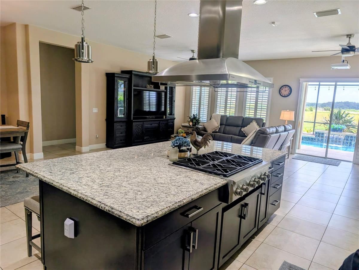 290 SILVER MAPLE ROAD — photo 6 of 61