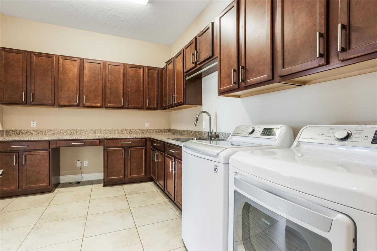 290 SILVER MAPLE ROAD — photo 32 of 61