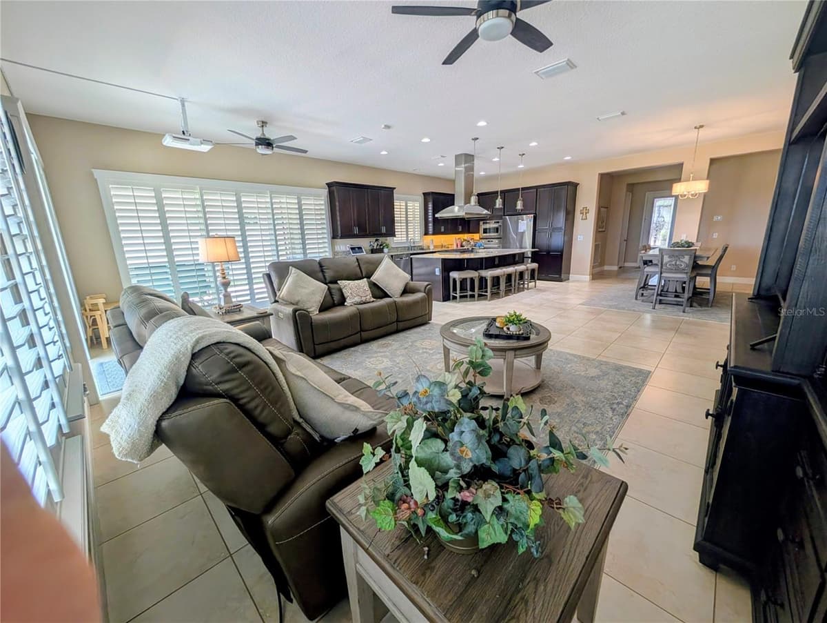 290 SILVER MAPLE ROAD — photo 12 of 61