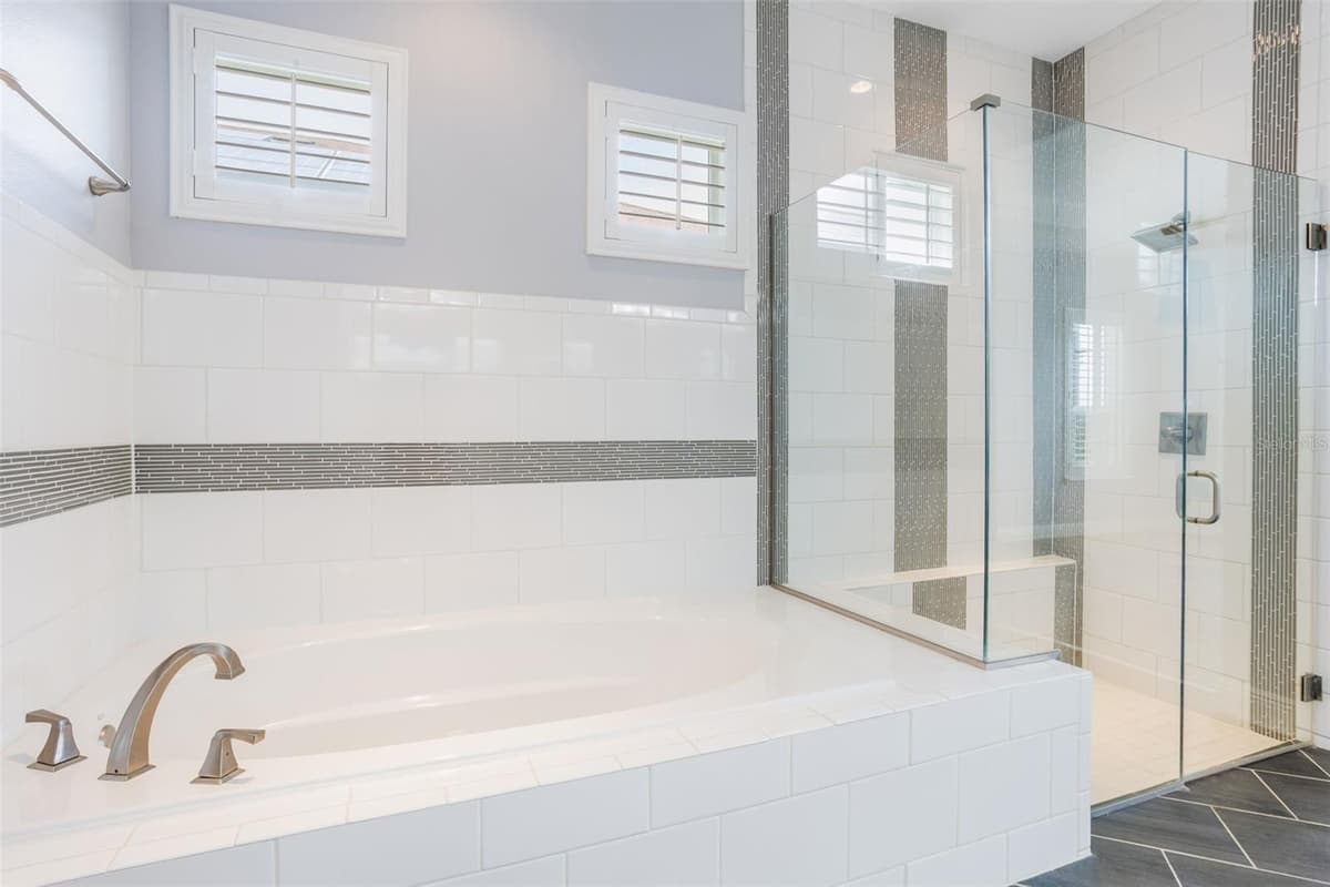 290 SILVER MAPLE ROAD — photo 24 of 61