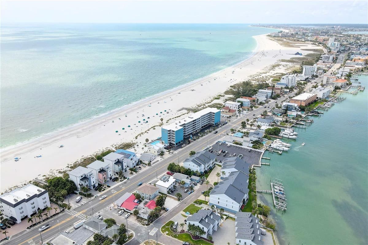 9980 GULF BOULEVARD — photo 19 of 28