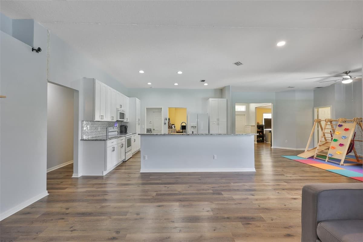10234 BLOOMFIELD HILLS DRIVE — photo 11 of 47