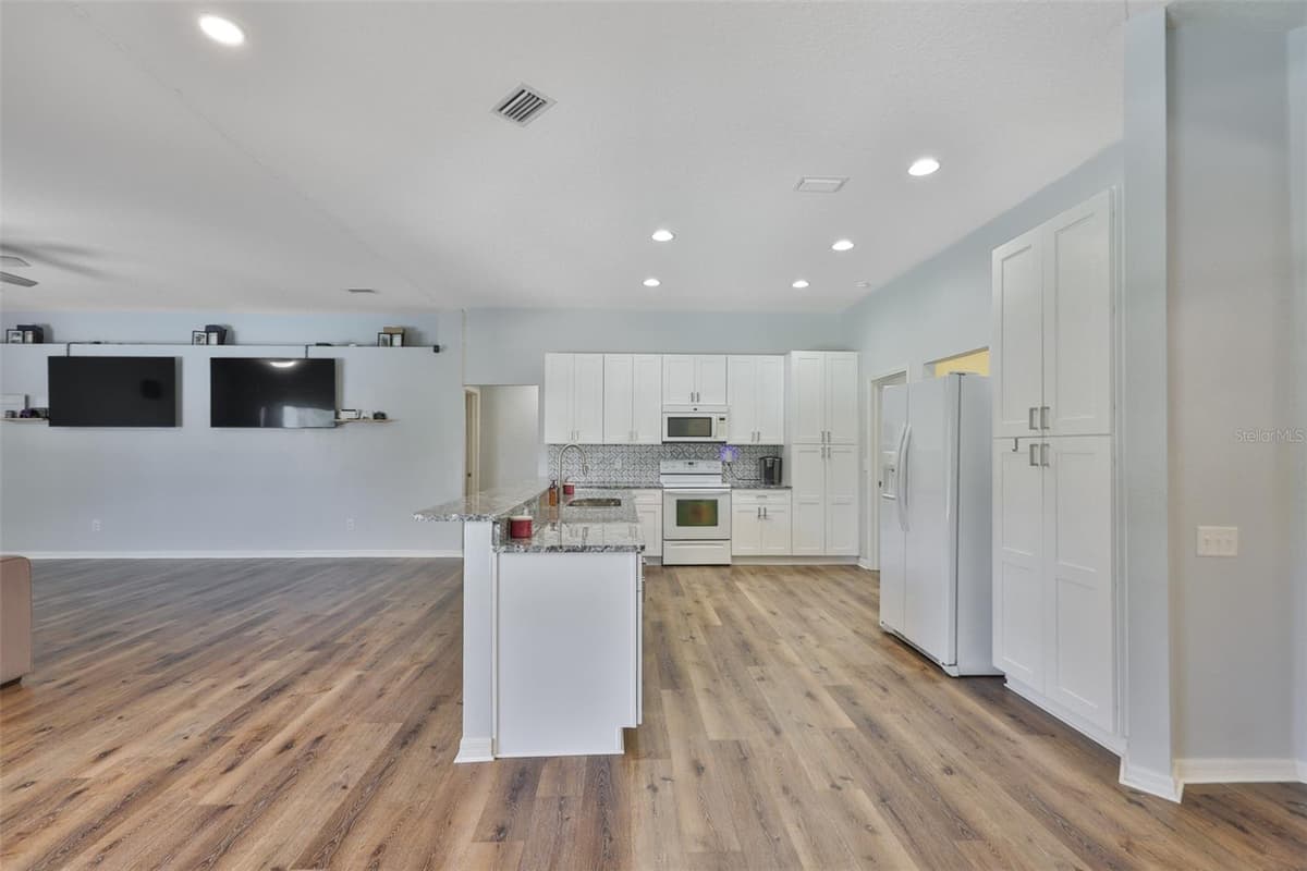 10234 BLOOMFIELD HILLS DRIVE — photo 8 of 47