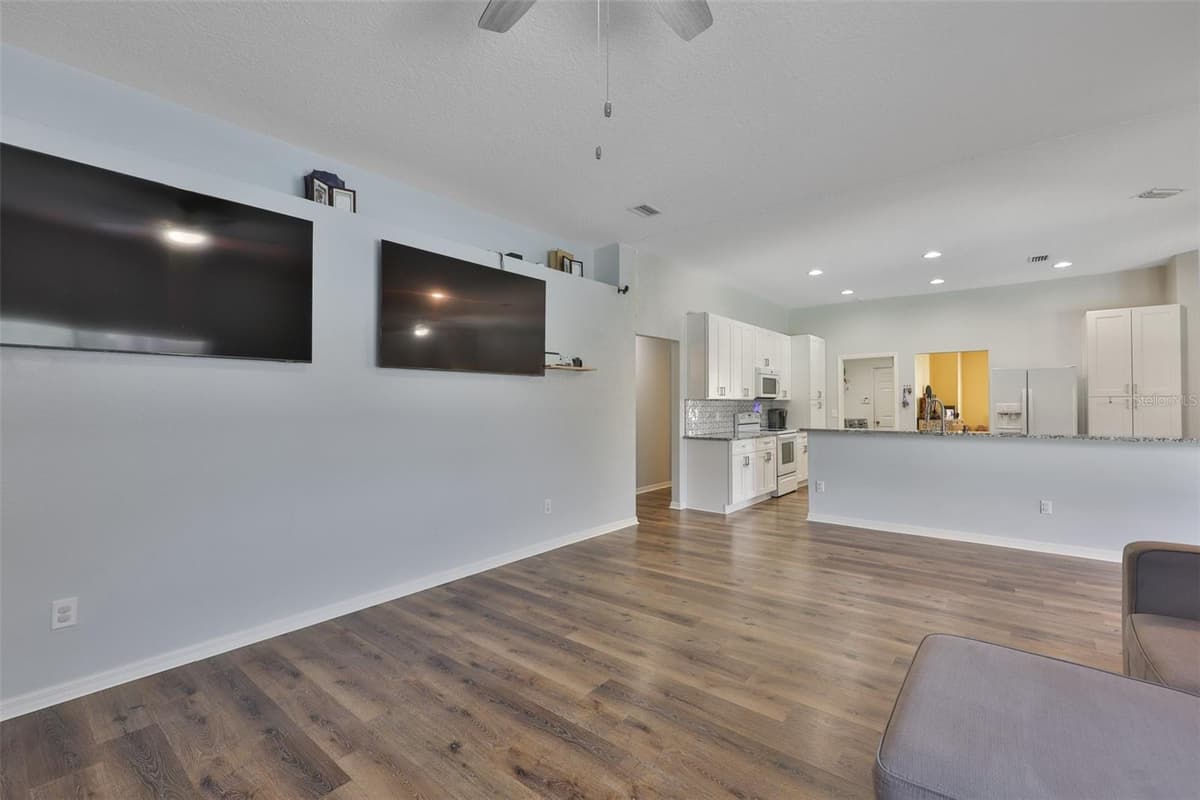 10234 BLOOMFIELD HILLS DRIVE — photo 14 of 47
