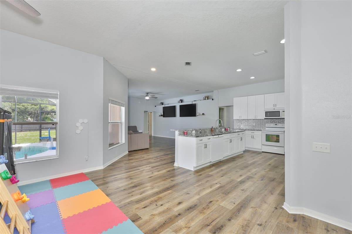 10234 BLOOMFIELD HILLS DRIVE — photo 10 of 47