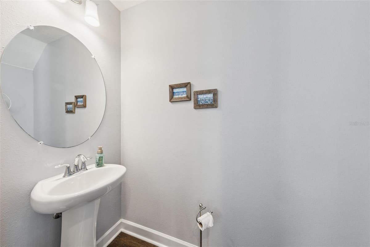 1426 RESOLUTE STREET — photo 15 of 43