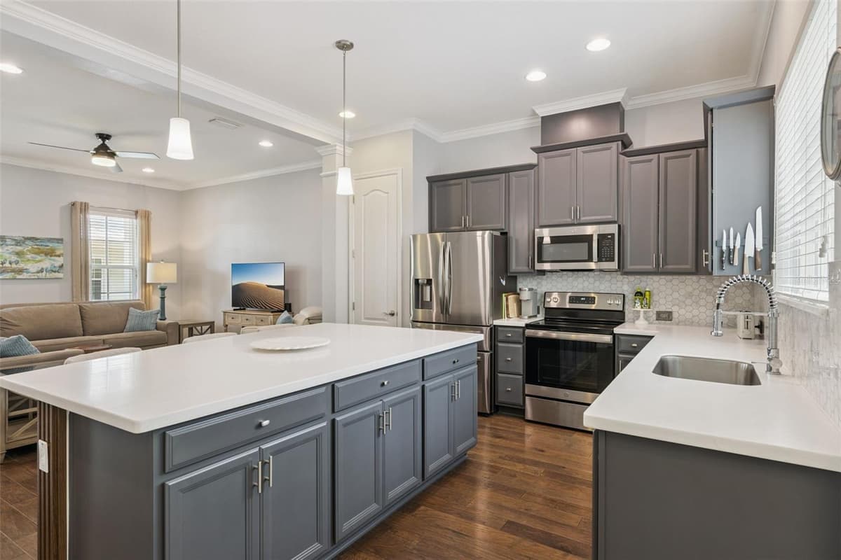 1426 RESOLUTE STREET — photo 11 of 43