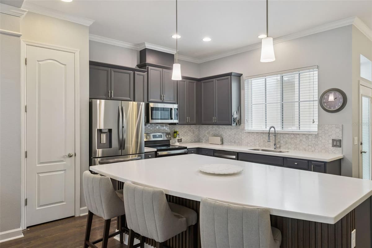 1426 RESOLUTE STREET — photo 9 of 43