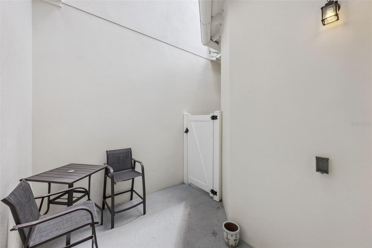 1426 RESOLUTE STREET — photo 30 of 43