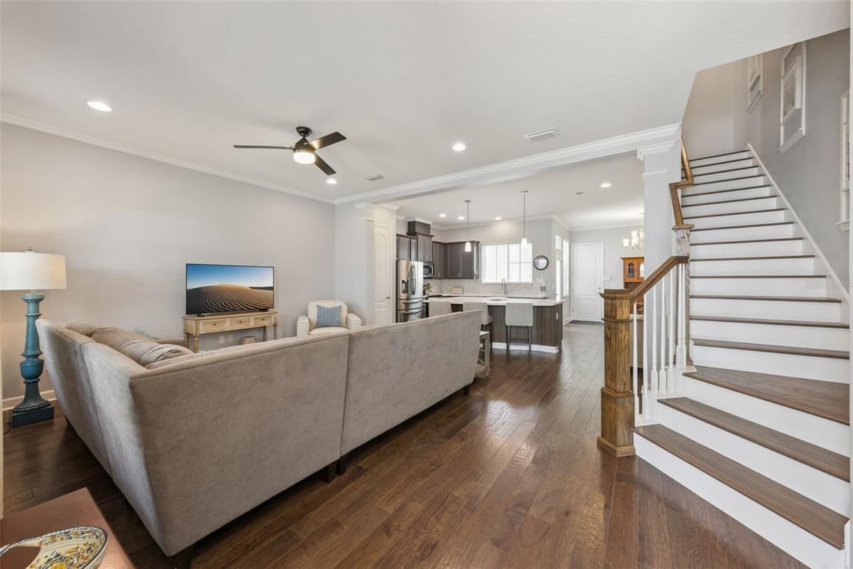 1426 RESOLUTE STREET — photo 5 of 43