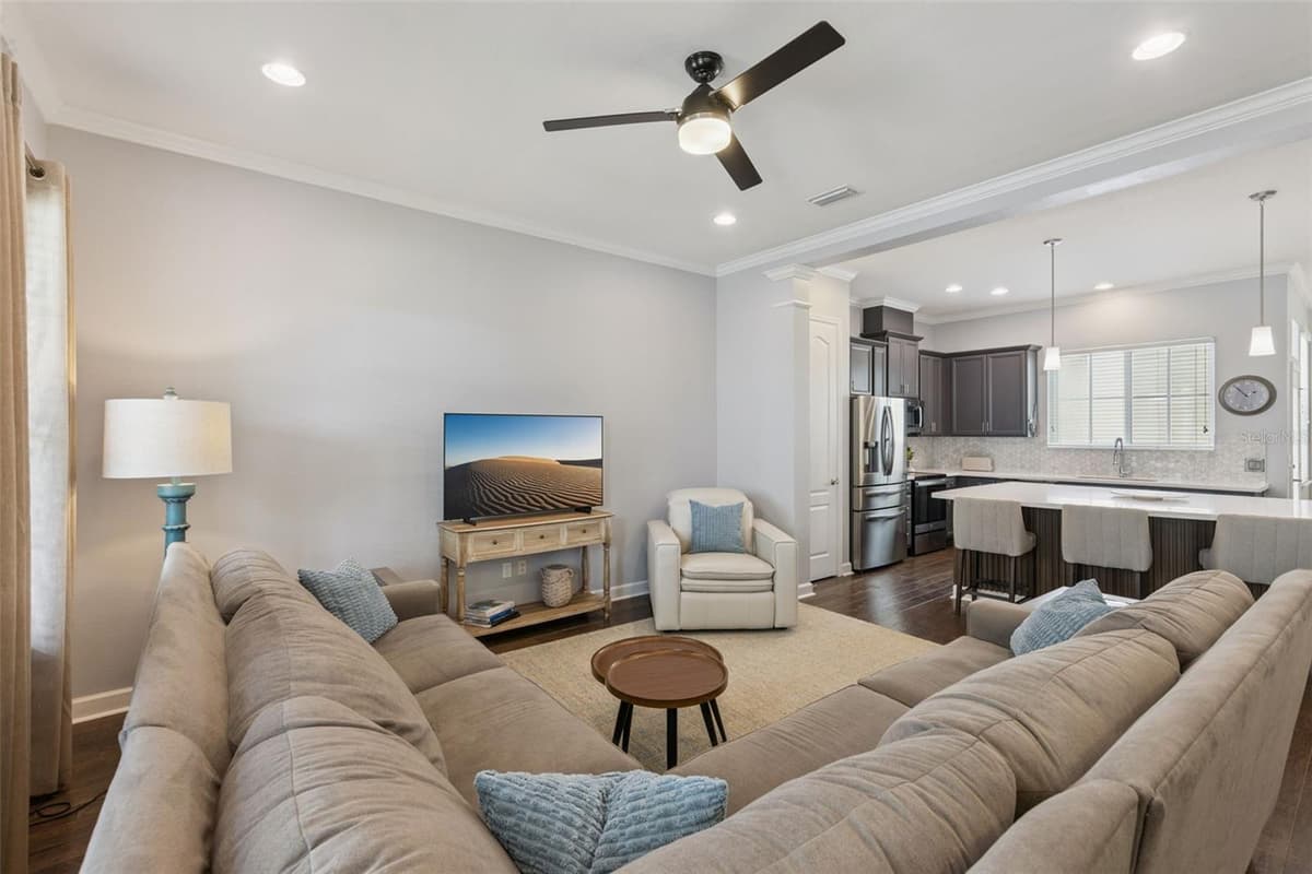1426 RESOLUTE STREET — photo 8 of 43