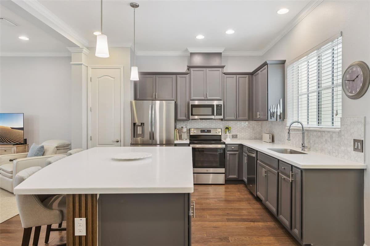 1426 RESOLUTE STREET — photo 12 of 43