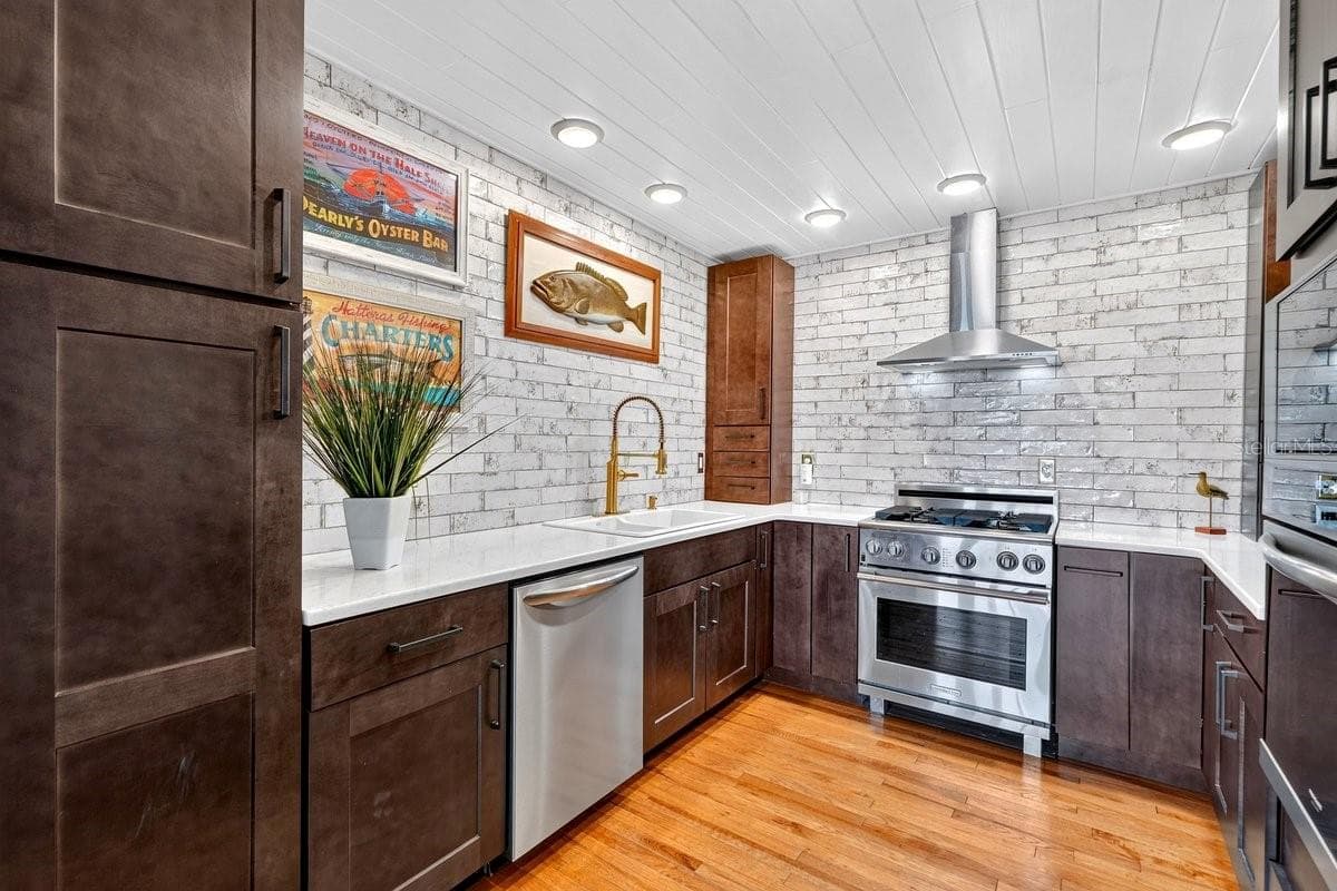 6118 ATLANTIC AVENUE — photo 31 of 81