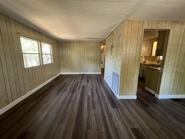 223 PEPPERTREE COURT — photo 7 of 29