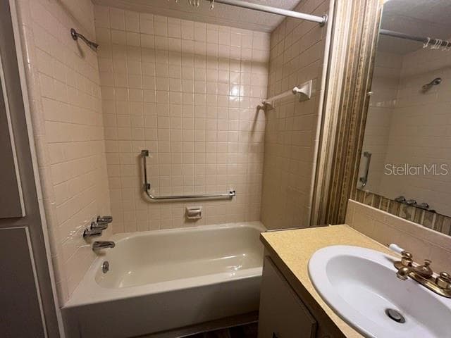 223 PEPPERTREE COURT — photo 9 of 29