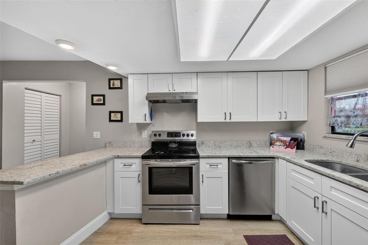 9 FRESHWATER DRIVE — photo 6 of 21
