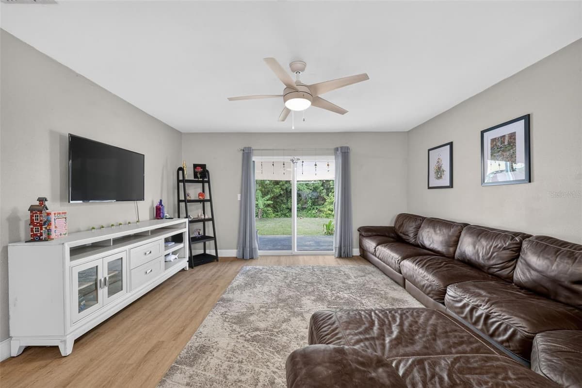 9 FRESHWATER DRIVE — photo 8 of 21