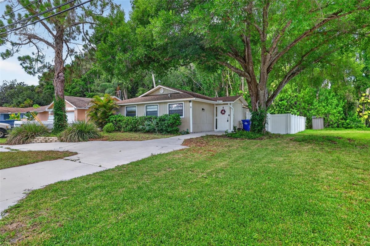 9 FRESHWATER DRIVE — photo 1 of 21