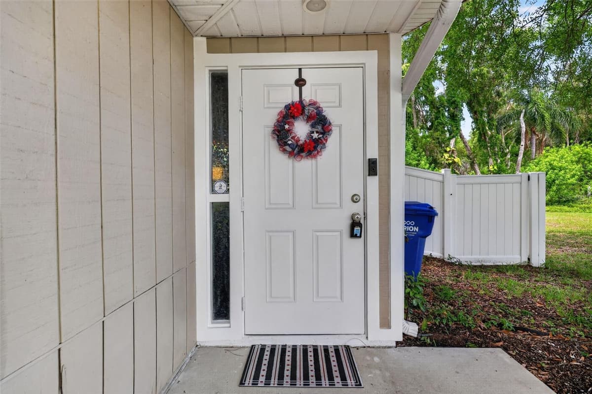 9 FRESHWATER DRIVE — photo 2 of 21