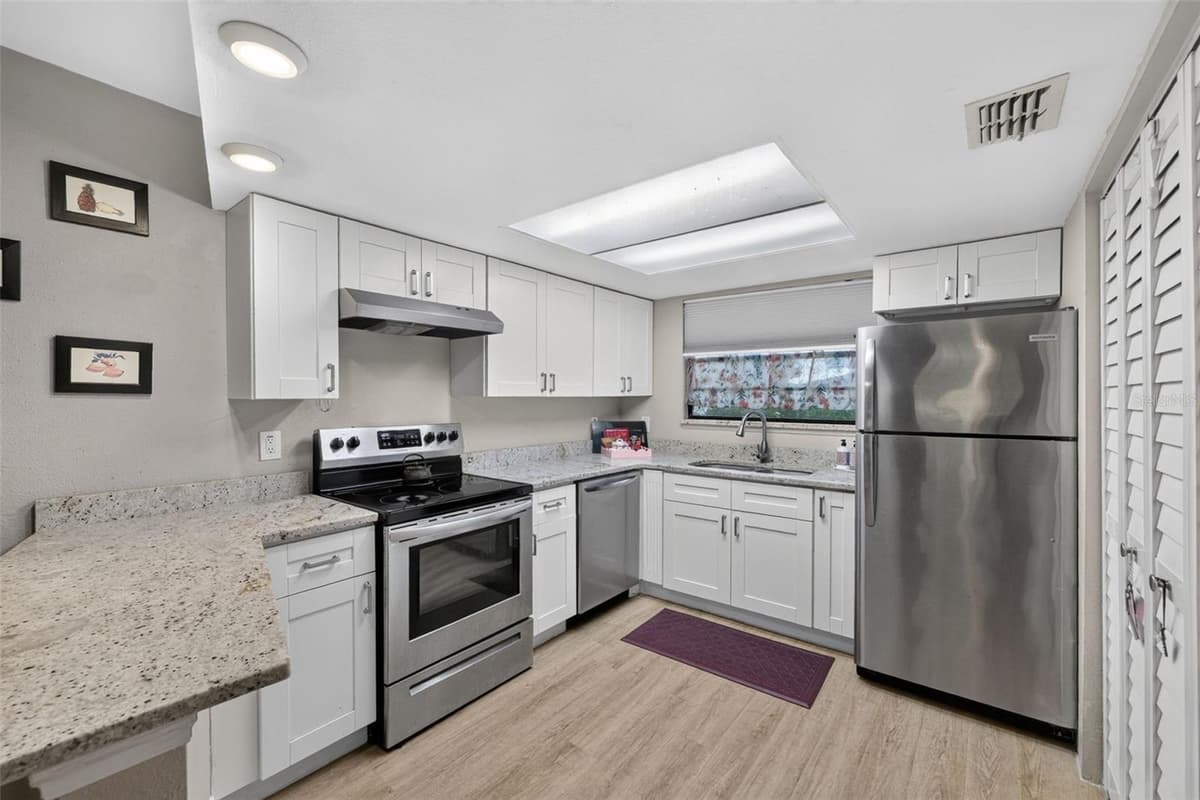 9 FRESHWATER DRIVE — photo 7 of 21
