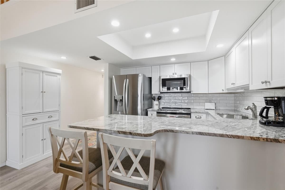 4410 WARREN AVENUE — photo 13 of 48