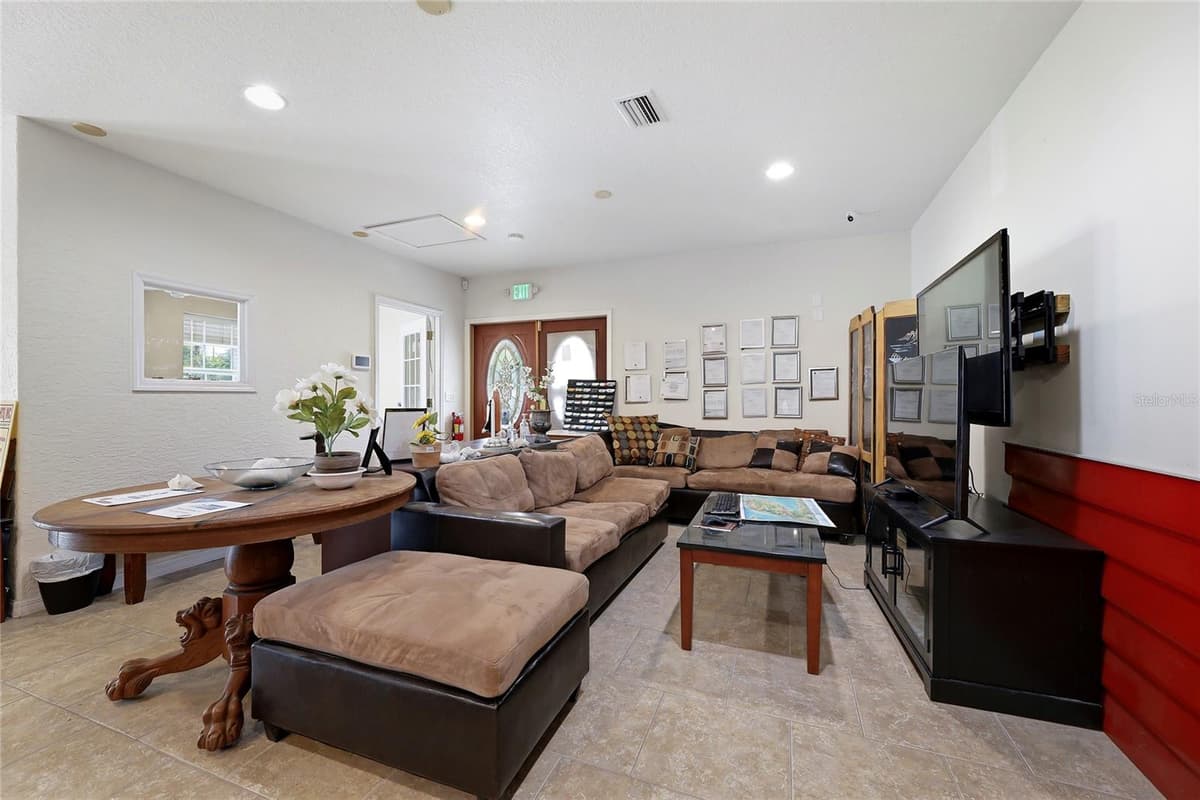 3526 ELLIS LANE — photo 13 of 56
