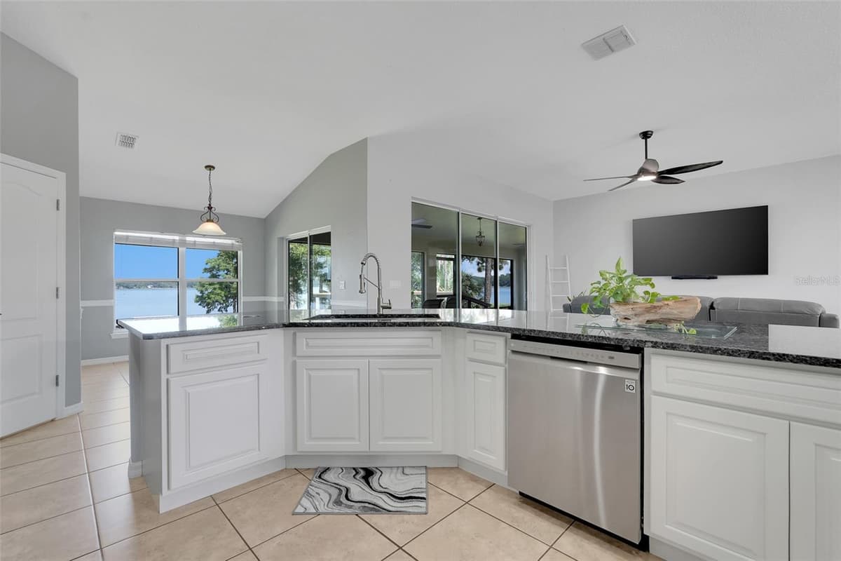 18233 ROSE STREET — photo 17 of 60