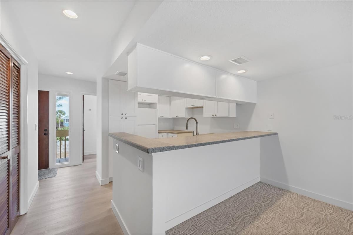 301 GULF BOULEVARD — photo 4 of 34