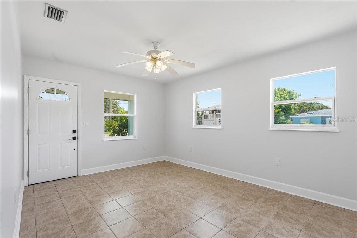 125 13TH AVENUE — photo 7 of 40