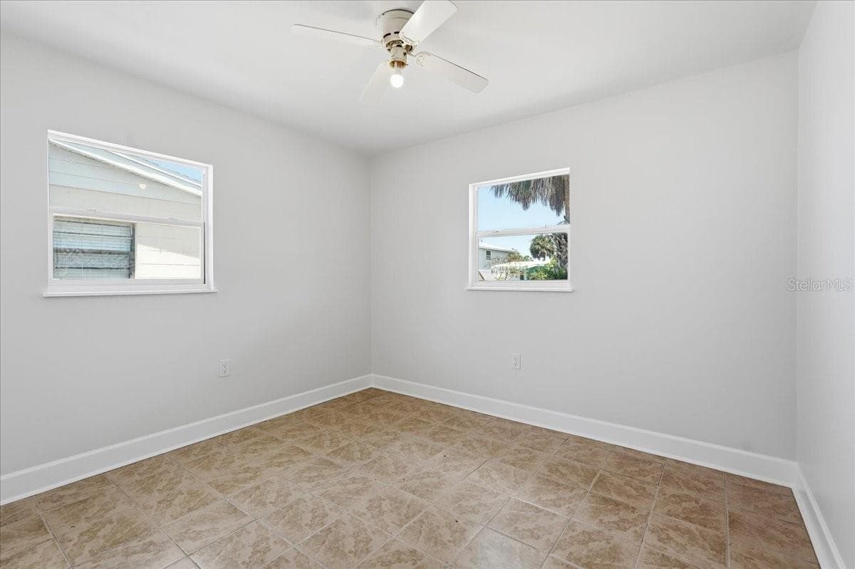 125 13TH AVENUE — photo 16 of 40