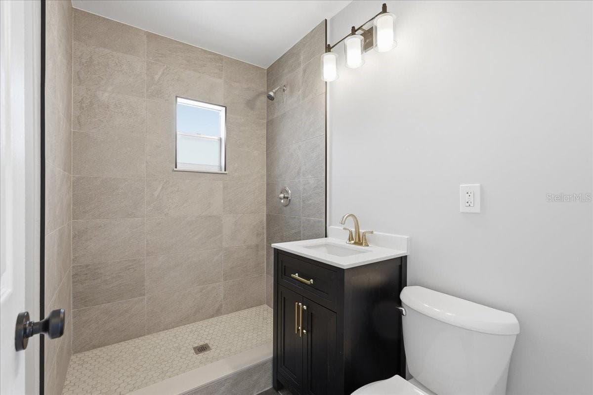 125 13TH AVENUE — photo 15 of 40