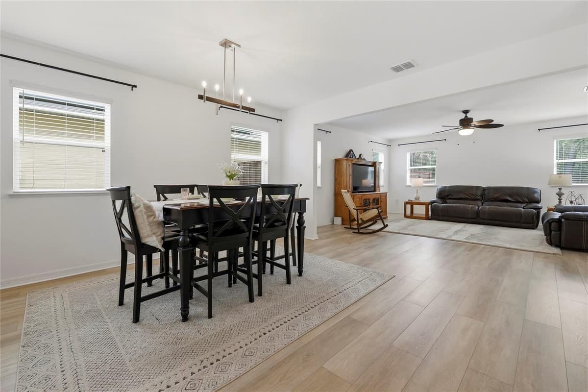 5573 REAGAN AVENUE — photo 8 of 40
