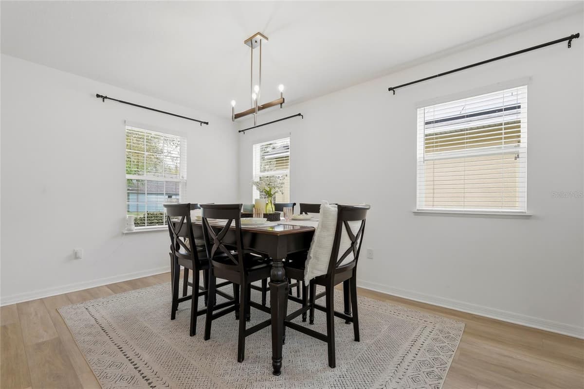 5573 REAGAN AVENUE — photo 7 of 40