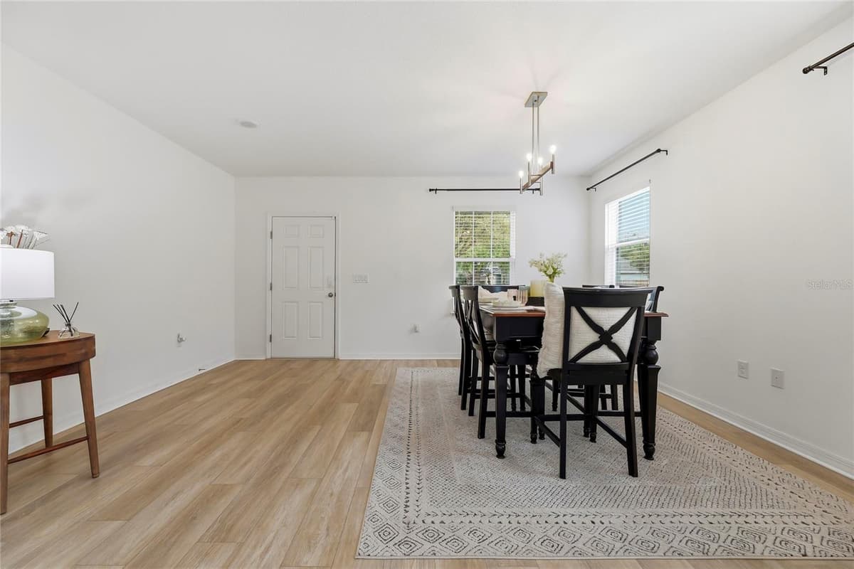 5573 REAGAN AVENUE — photo 6 of 40