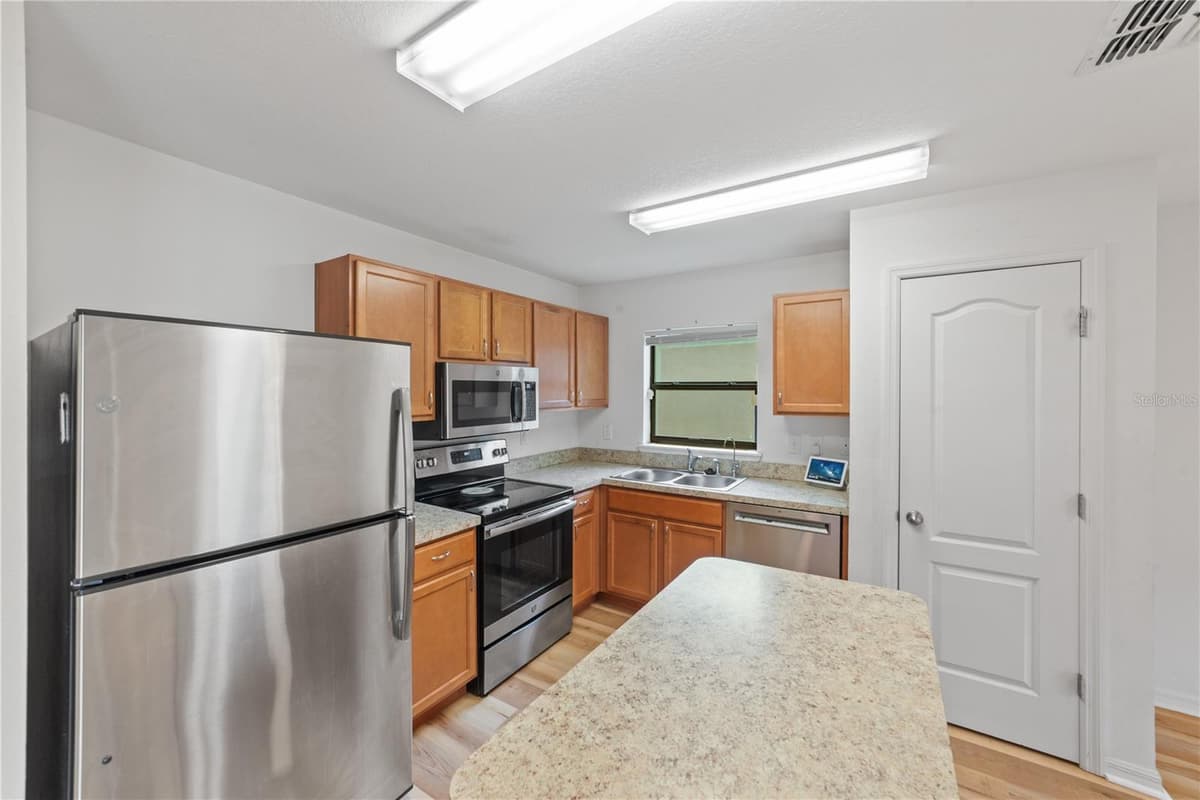 621 CHATHAM WALK DRIVE — photo 8 of 40