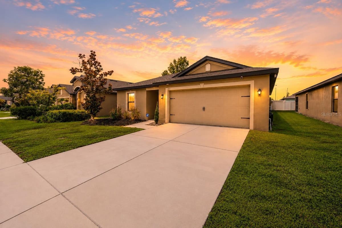621 CHATHAM WALK DRIVE — photo 1 of 40