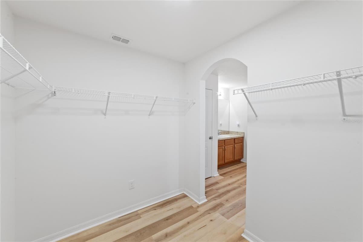 621 CHATHAM WALK DRIVE — photo 18 of 40