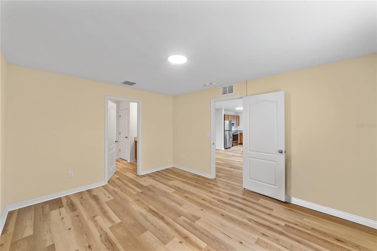 621 CHATHAM WALK DRIVE — photo 16 of 40