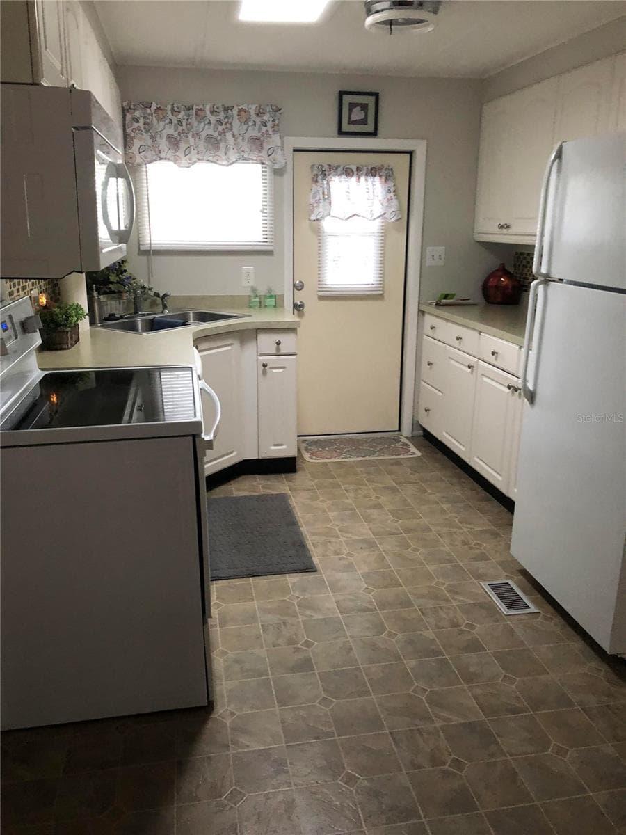 7545 FIRST CIRCLE DRIVE — photo 8 of 9